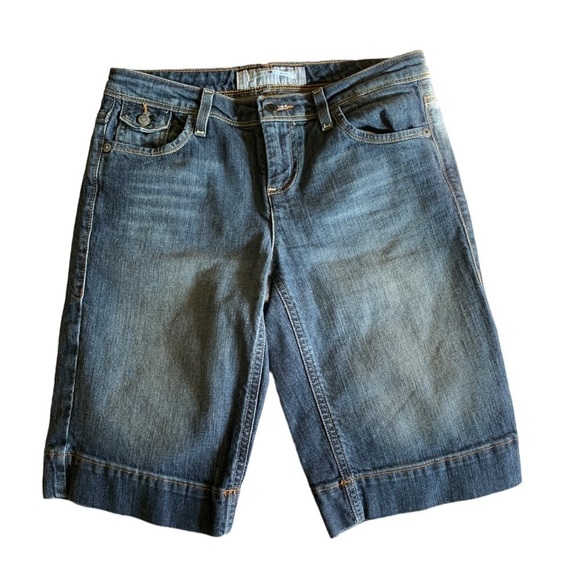 Tommy Hilfiger Jean Shorts Ladies Sz 4 Medium Wash Mid Rise Mid Length Shorts - Picture 3 of 10